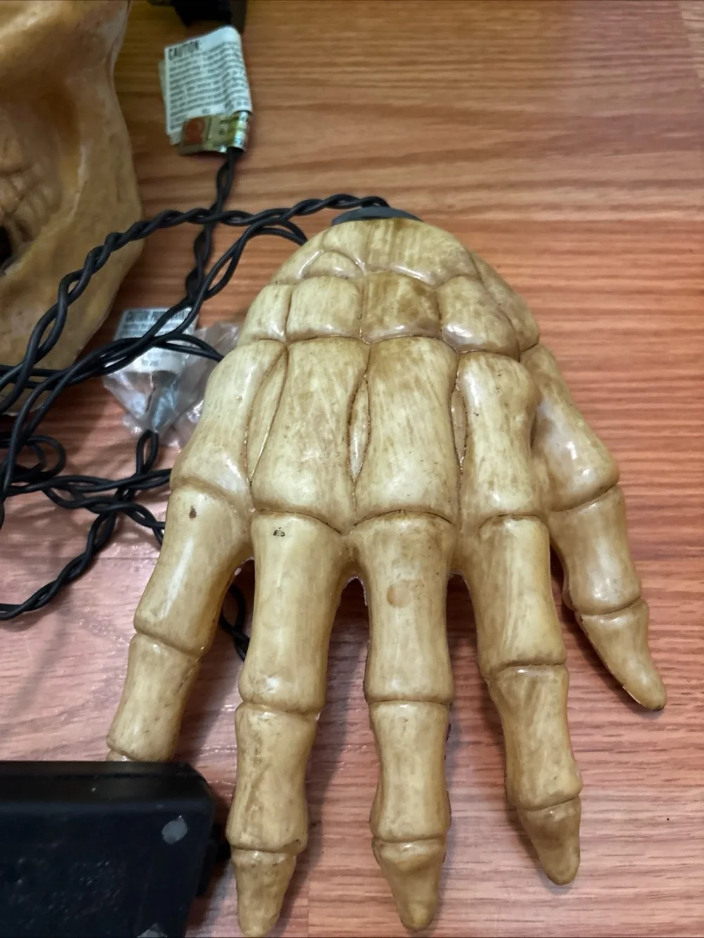 NWOT Halloween Skull and Skeleton Hand String Lights - Beige